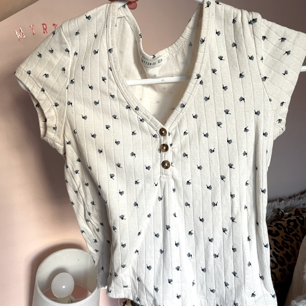 cotton on flower top